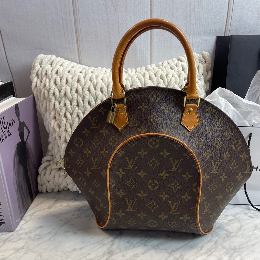 Louis Vuitton Monogram Ellipse MM